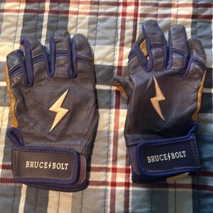 Bruce bolt batting gloves